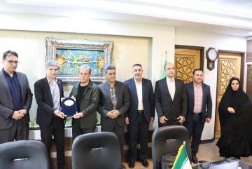 دیدار صمیمانه مدیرکل بنیاد شهید با رئیس دانشگاه رازی به‌ پاس نکوداشت هفته معلم / تجلیل از دکتر کامران یزدانبخش فرزند ارجمند شهید